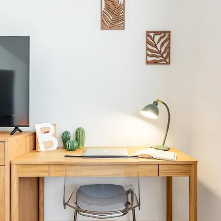 Days - One Bedroom With Workspace And 200mbps Wifi