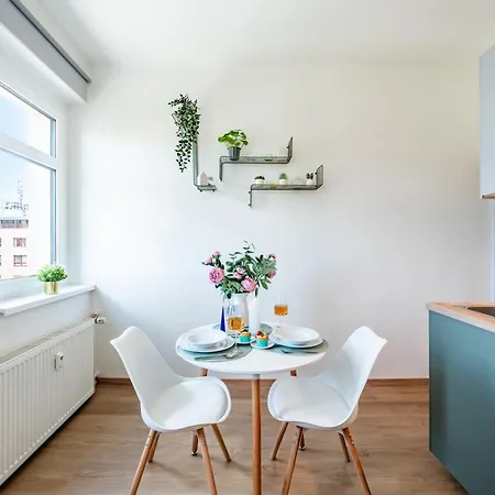 Apartment Days - One Bedroom With Workspace And 200mbps Wifi Prague