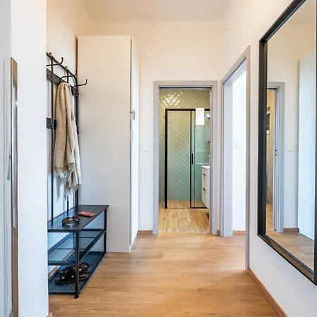 Days - One Bedroom With Workspace And 200mbps Wifi *