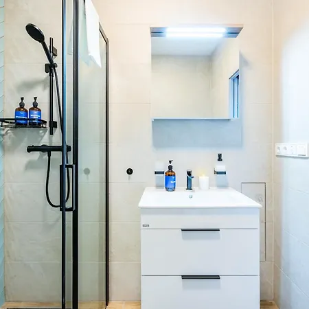 Apartment Days - One Bedroom With Workspace And 200mbps Wifi Prague